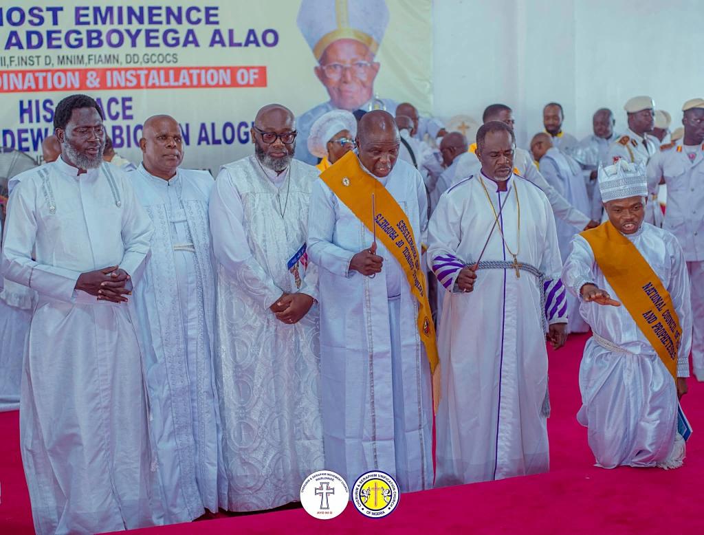 Enthronement Pic (4)